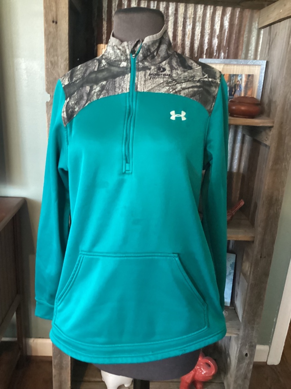 Under Armour  teal/camo pullover ladies MD